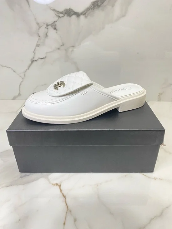 CHANEL Quilted Turnlock Logo Mule Slip-On Lambskin Slide Sandals Women's Size 39 - Picture 10 of 15